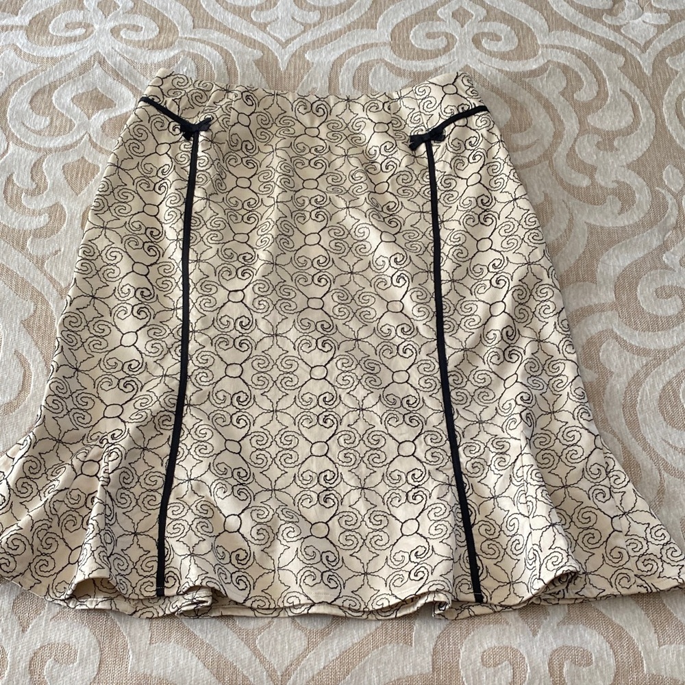 “Harold’s Embroidered Flounce Skirt Size 4 Cream Black A-Line Feminine Classic” - Picture 4 of 12